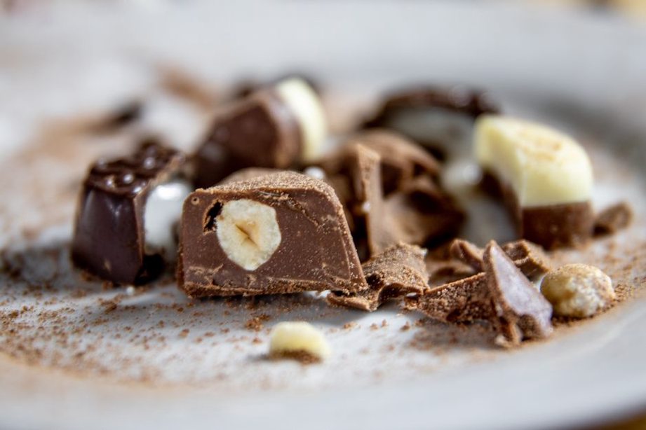Pralinés et agrumes confits aux textures contrastées