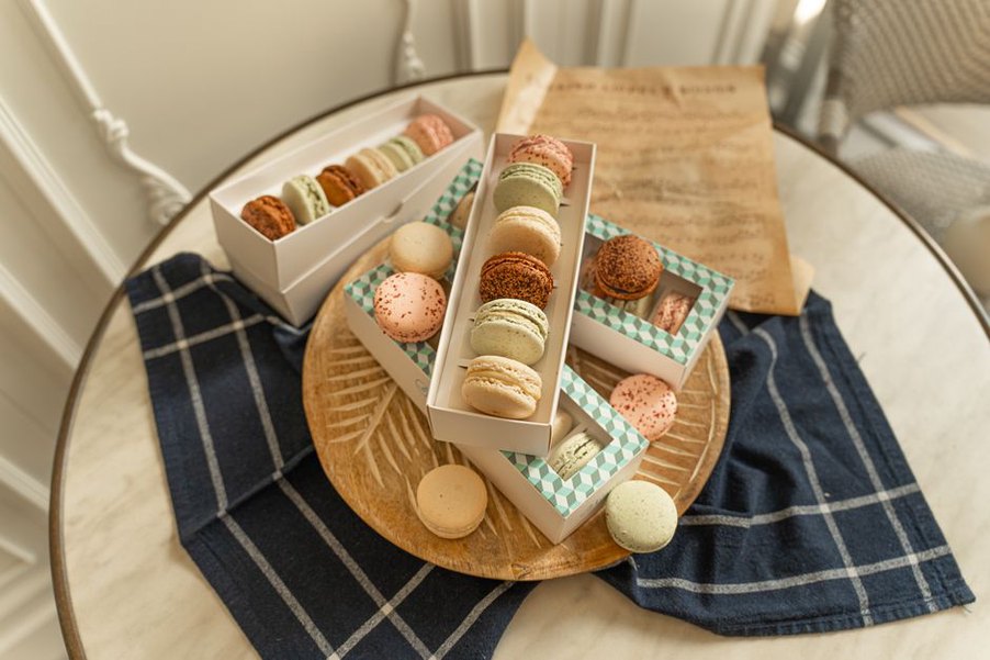 Coffret estival composé de douceurs et condiments