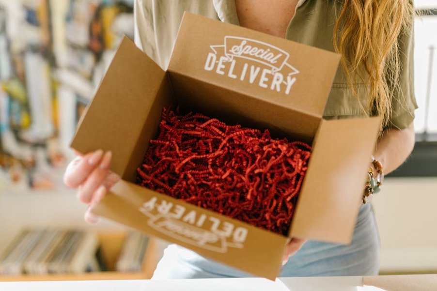 Des bocaux calés avant la fermeture du coffret